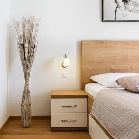 Golden View 7 Apartman *