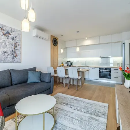 Apartment Golden View 7 *