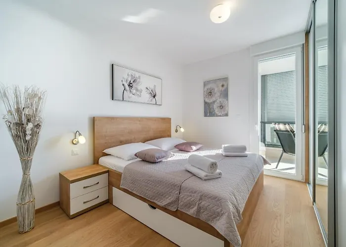 Golden View 7 * Split