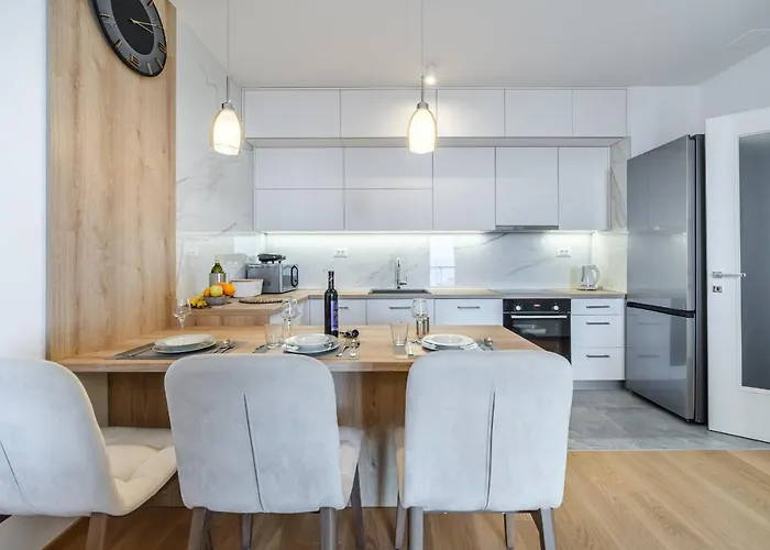 Appartement Golden View 7 *