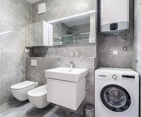 Appartement Golden View 7 *