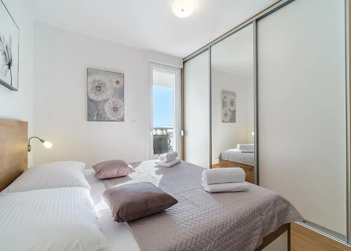 Golden View 7 * Split