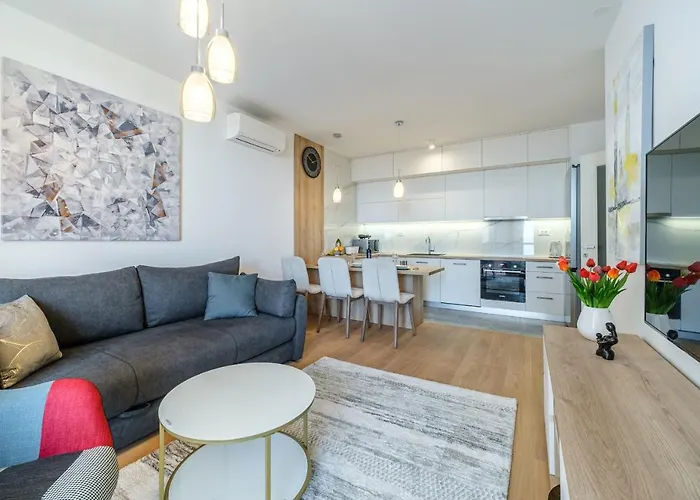 Appartement Golden View 7 *